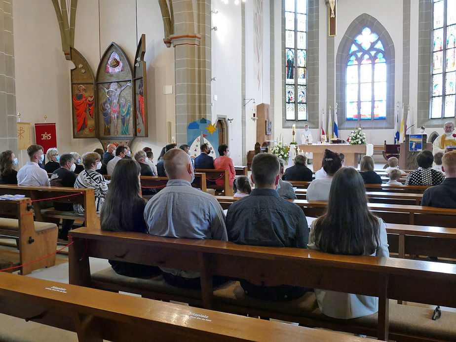 Feier der 1. Heiligen Kommunion in Sankt Crescentius (Foto: Karl-Franz Thiede)